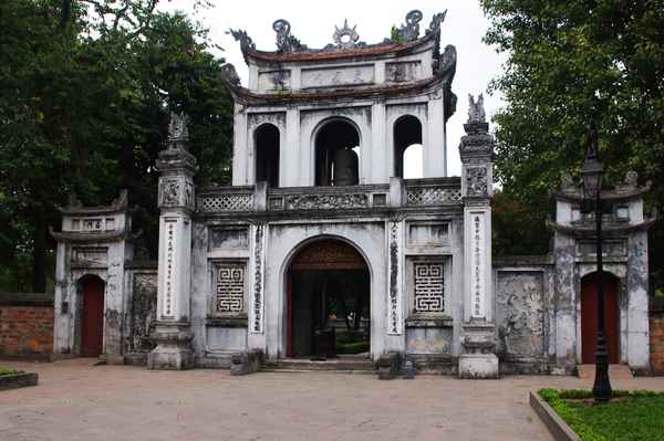 Van Mieu Tor
