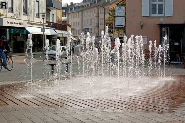 »Begehbarer« Brunnen