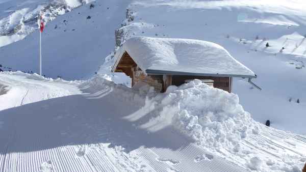 Auf dem Schneewanderweg Gemmi–Sunnbüel