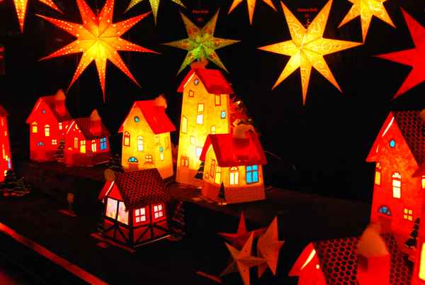 Häuschen und Sterne vom Weihnachtsmarkt