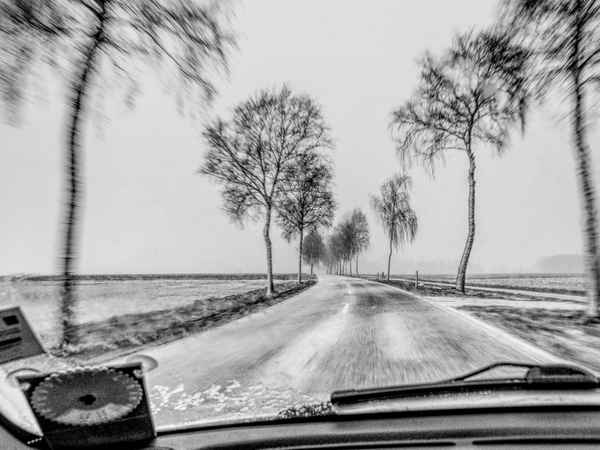 im schneegestöber unterwegs