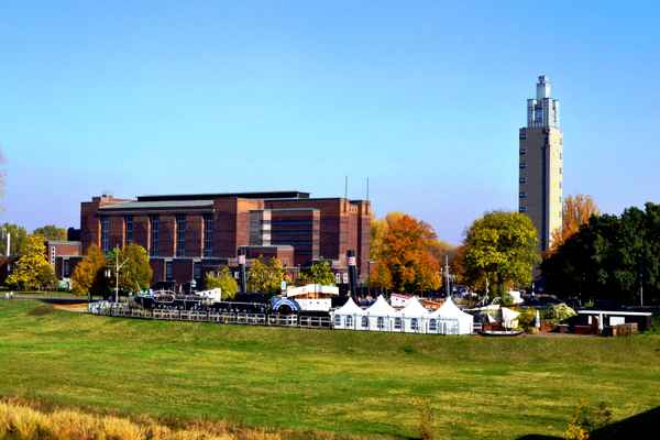 Magdeburg; Stadthalle und Aussichtsturm