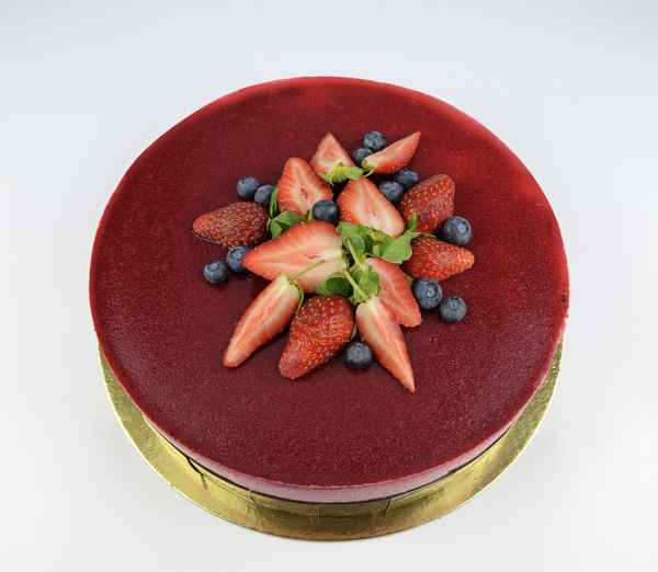 Himbeer-Joghurttorte fein dekoriert