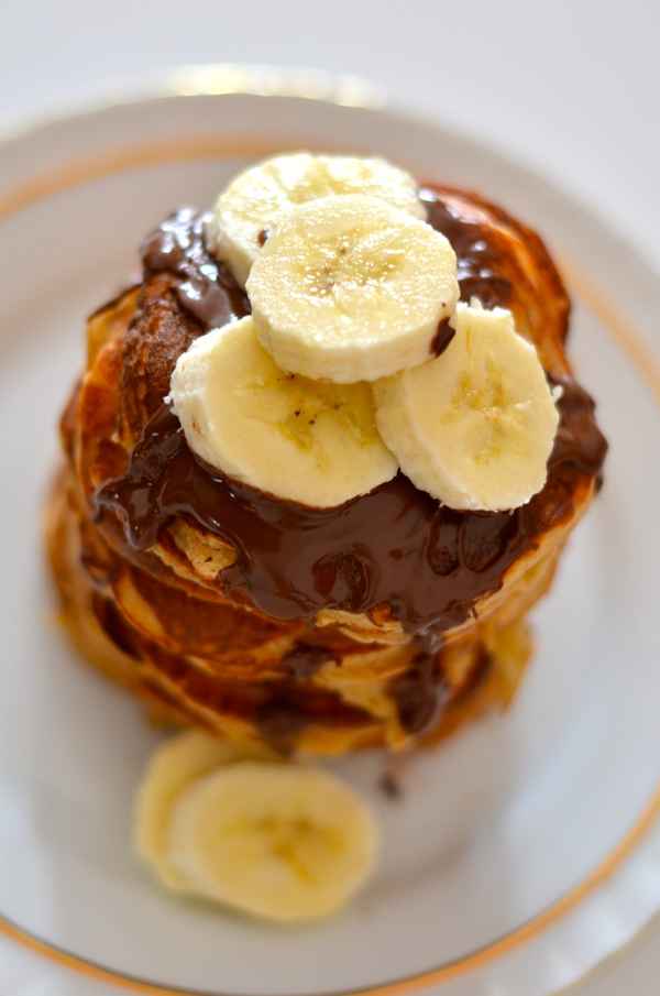 Pancakes mit Schokolade und Banane