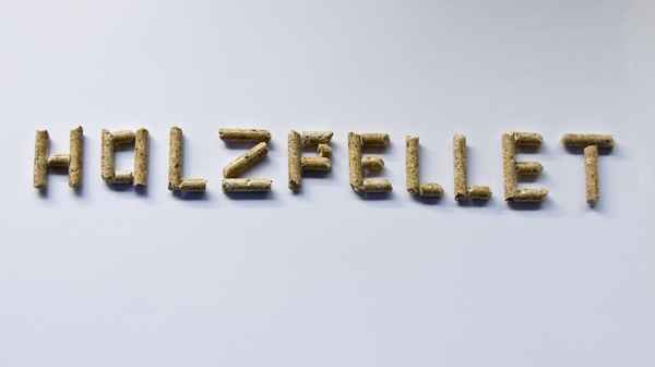 Holzpelletschriftzug