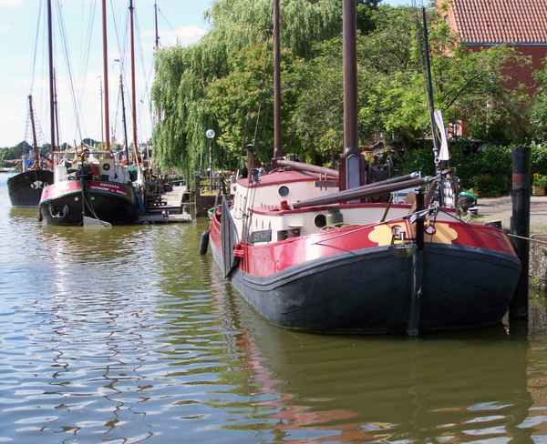 Plattbodenschiffe im Hafen von Leer/Ostfriesland_2