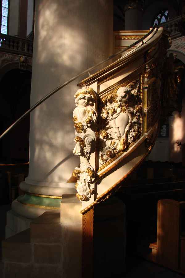 Paderborner Dom, Aufstieg zur Kanzel