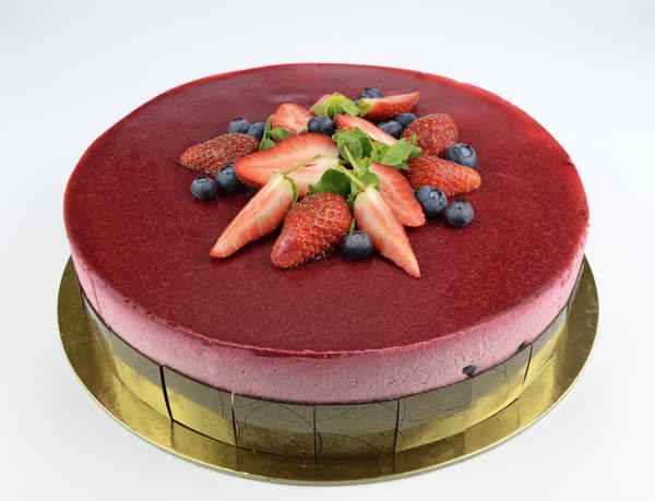 Himbeer-Joghurttorte fein dekoriert