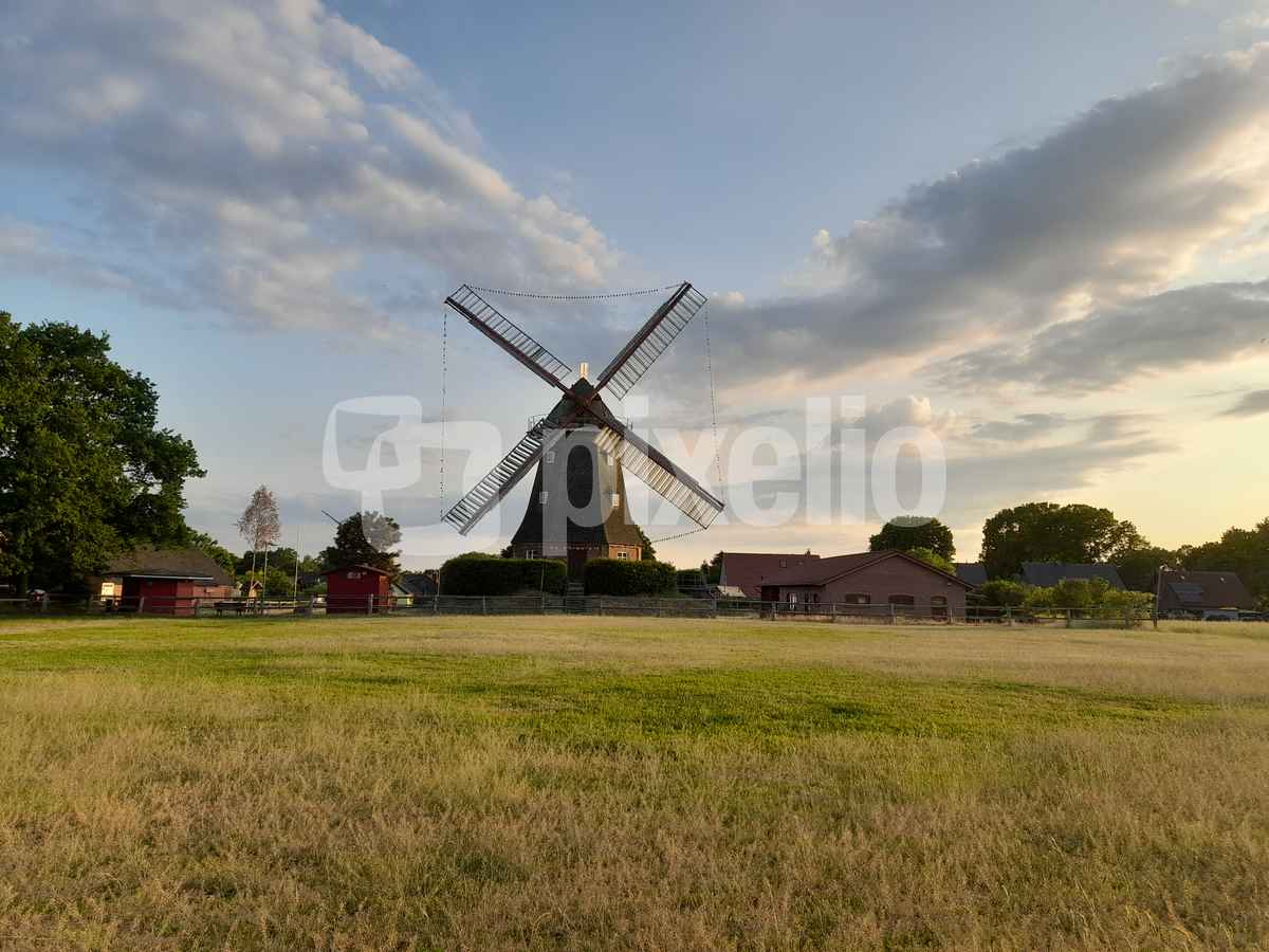 Windmühle in  Lübberstedt bei Bremen.
