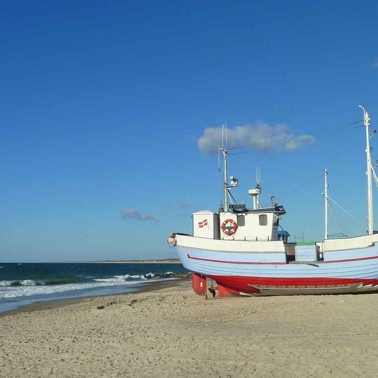 Fischkutter auf dem Strand