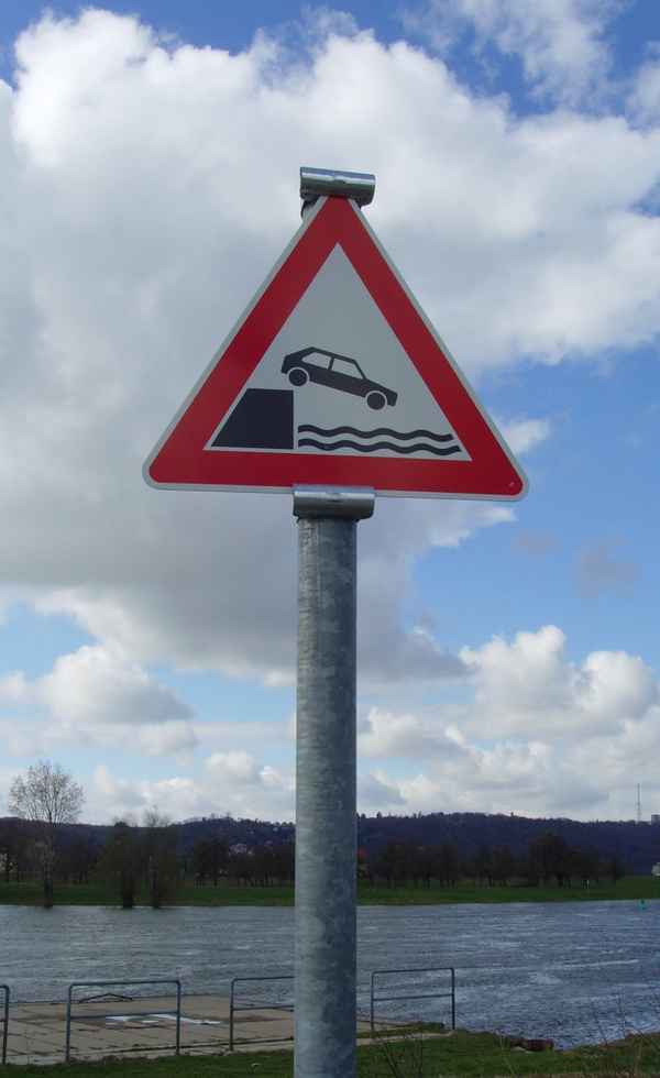 Hinweisschild "Ufer"