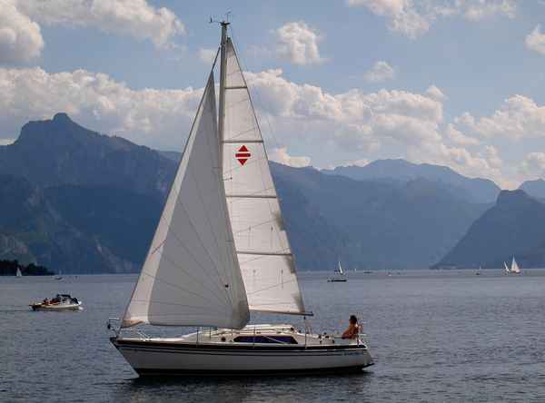 Viele Schiffe am See