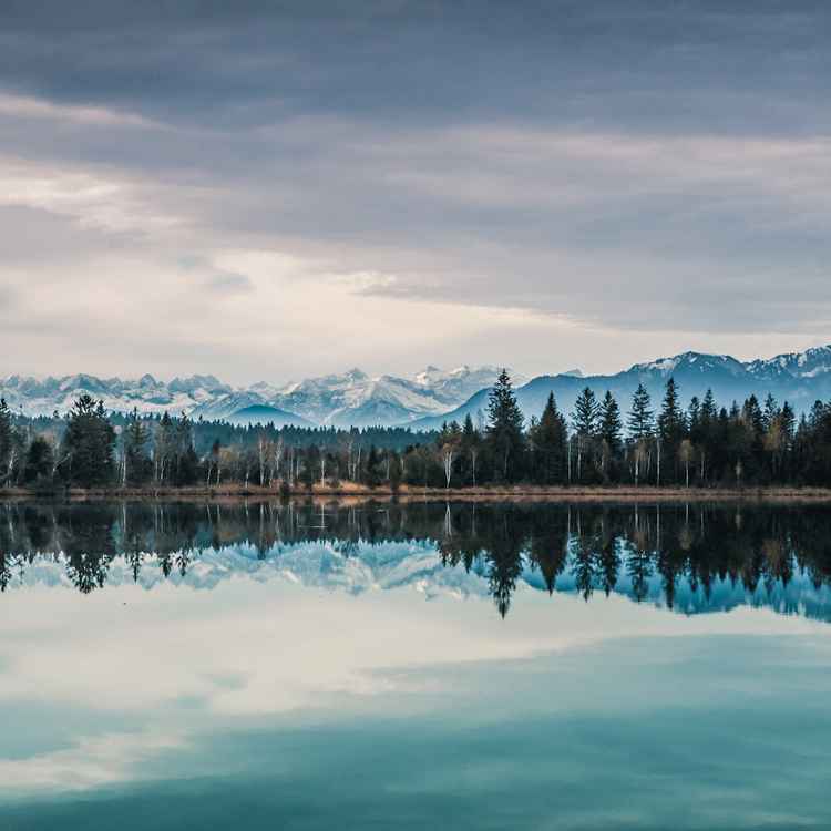 Kirchsee mit Alpenblick