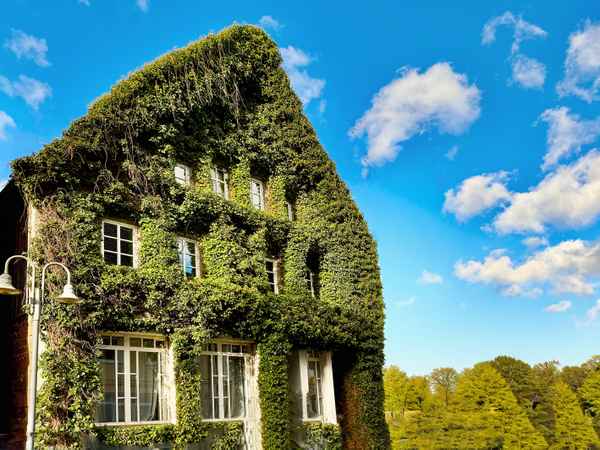 Schattige Wärmefassade