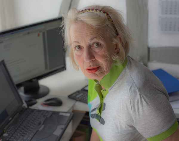 Seniorin am PC