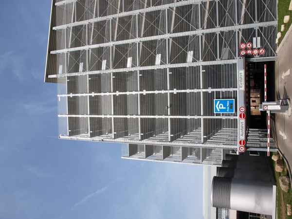 modernes Parkhaus
