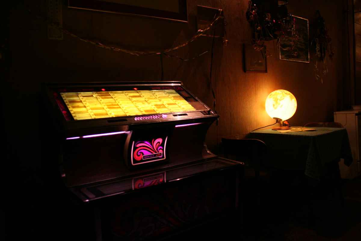 Die Musikbox in der Münchner Kultkneipe "Bei Otto" ist verstummt