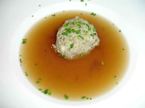Leberknödelsuppe