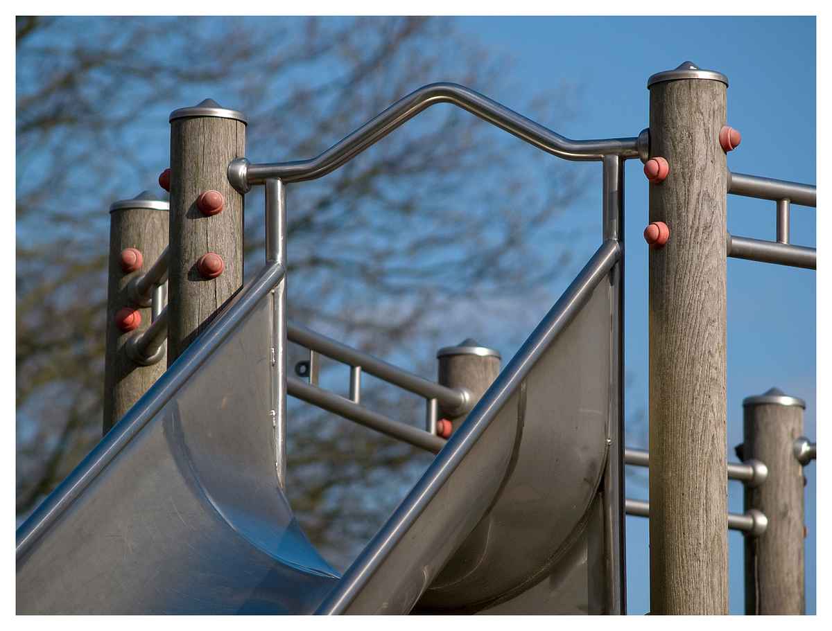 Kinderrutsche am Main / Hanau