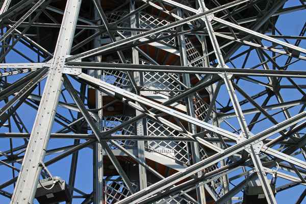Aussichtssturm Petrin, Prags kleiner Eiffeltturm 03