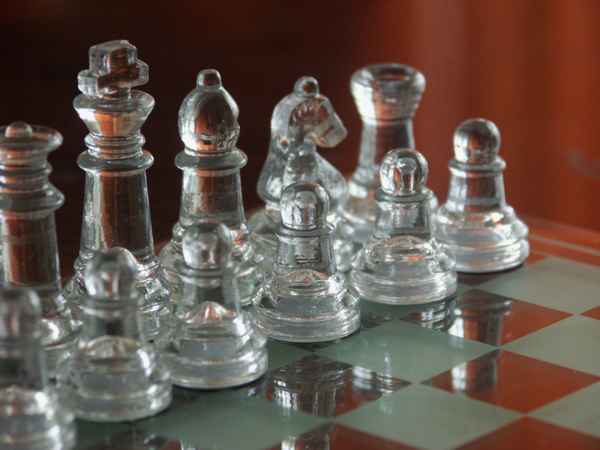 Schachspiel aus Glas