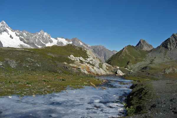Aufstieg nach frostiger Nacht