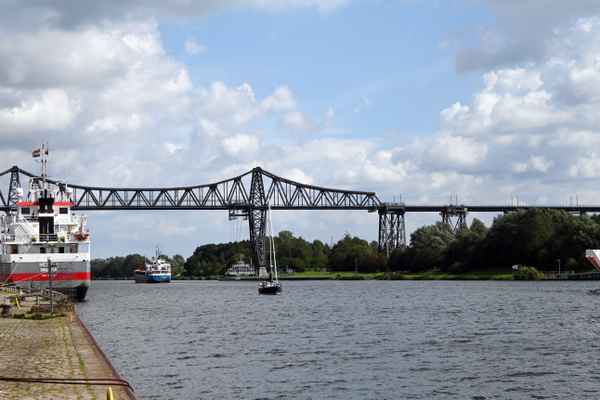 Eisenbahnbrücke beim NOK