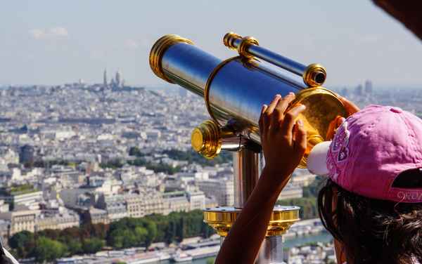 Paris - Ausblick vm Eiffelturm mit Fernrohr