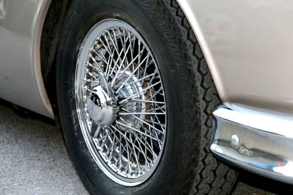 Jaguar MK2 - Detail Rad