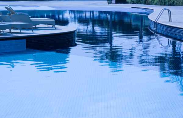 Pool-Frische am Morgen