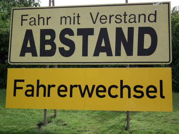 Schild - Fahr mit Verstand