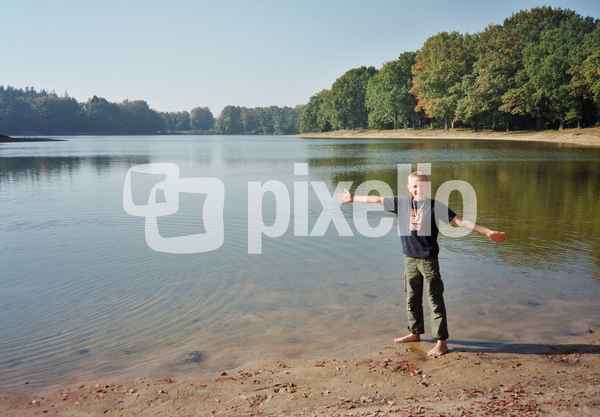 frühherbstlich am See