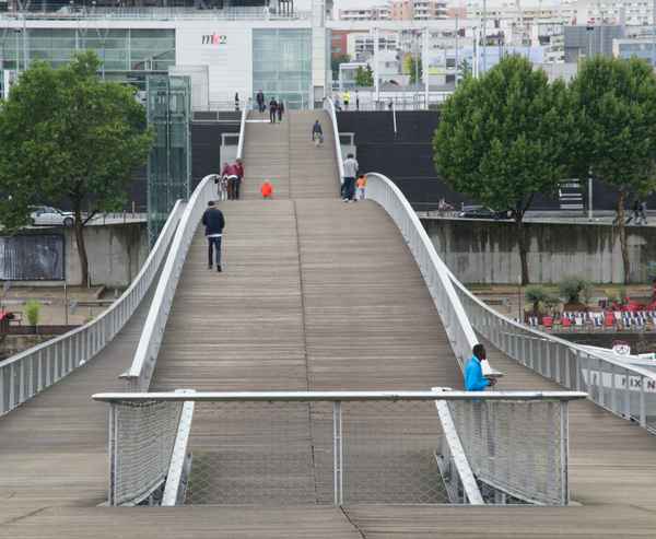 Bogenbrücke imStadtpark