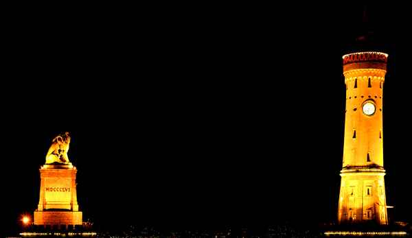 HAFENEINFAHRT LINDAU BEI NACHT II
