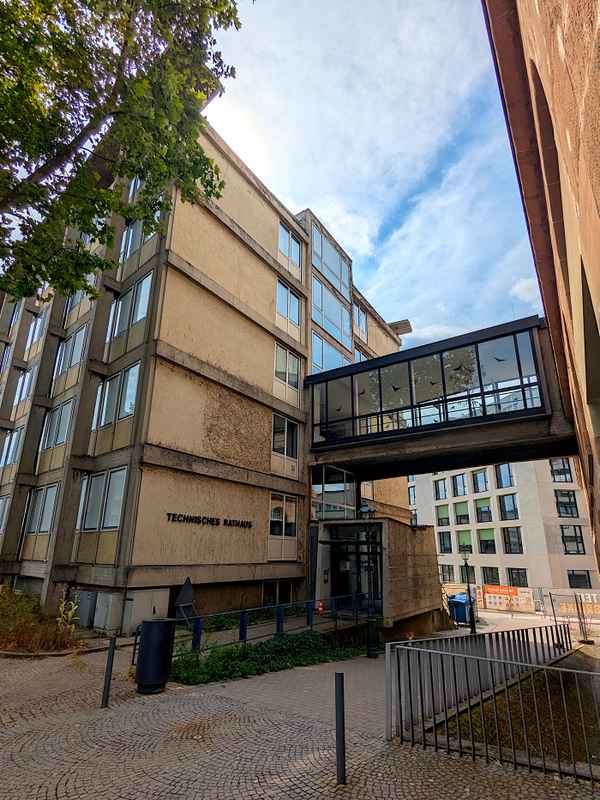 Technisches Rathaus Pforzheim, Übergang zu alten Rathaus