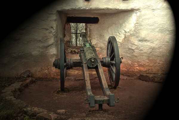 an die Kanone