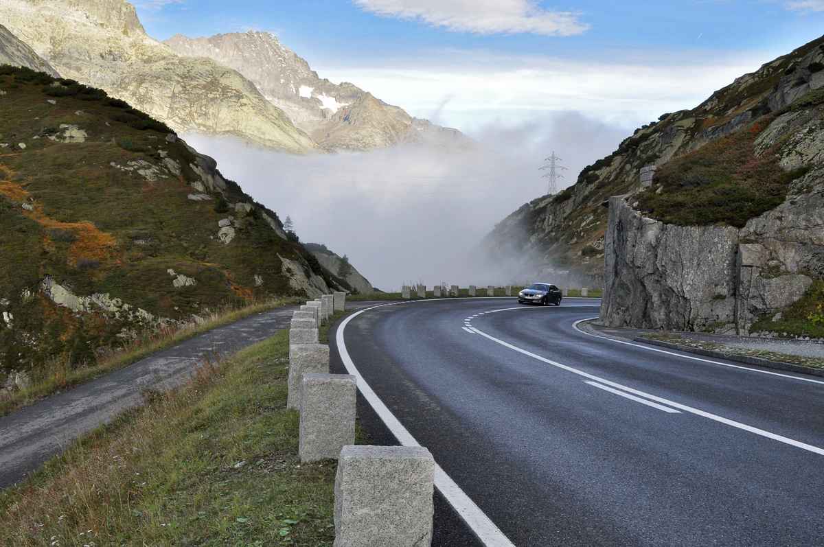 Der Nebel kriecht das Tal hoch