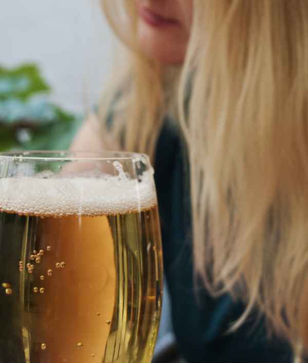 Zwei kühle Blonde