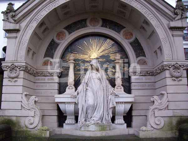 Statue I