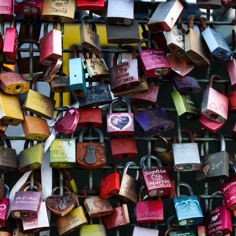 Schlösser an der Deutzer Brücke in Köln