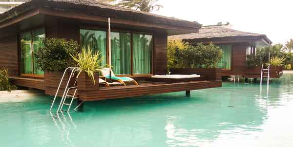 Luxus-Bungalow am Pool