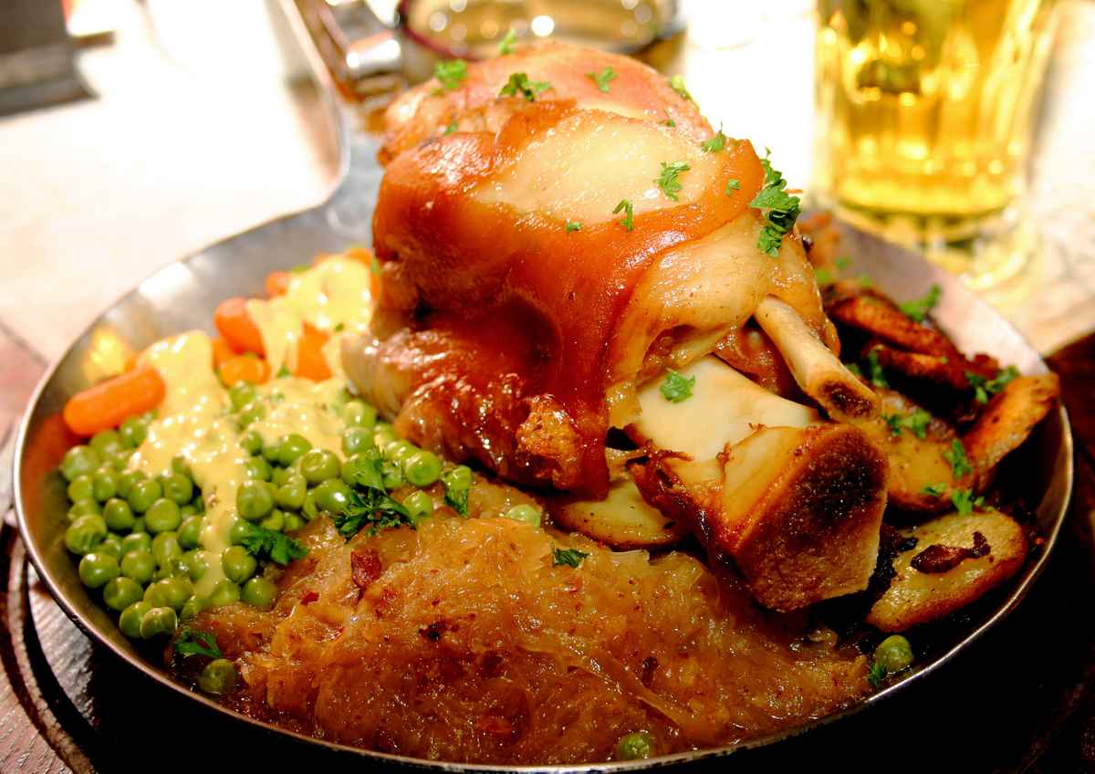 geschmorte Schweinshaxe