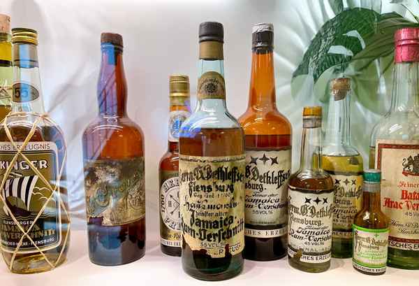Alte Rumflaschen