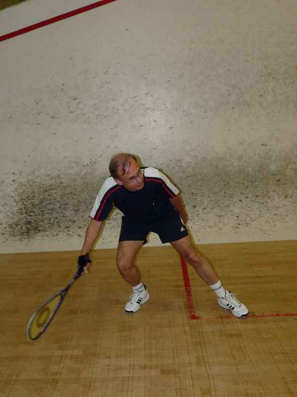Fitte Senioren in der Squashhalle