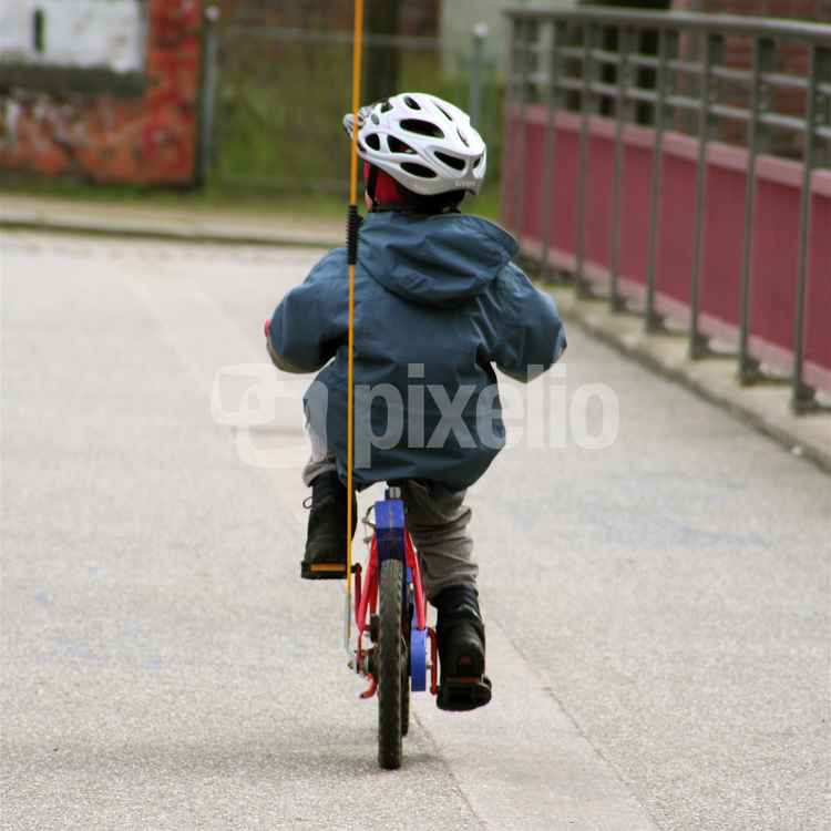 Kind auf Fahrrad