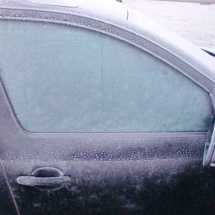 Vereiste Scheibe, gefrorene Autotür