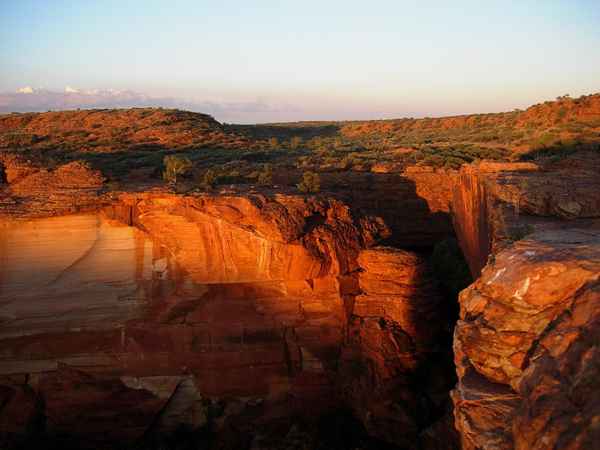 Felskante im Kings Canyon bei Sonnenuntergang