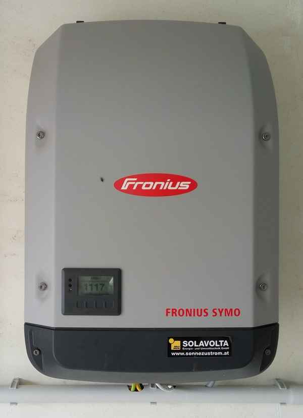 Wechselrichter an der Wand