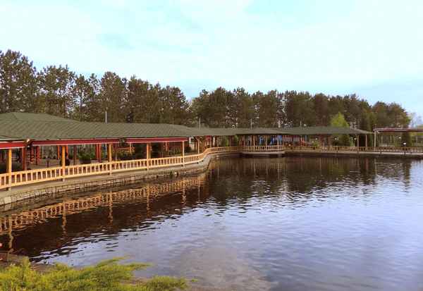 Promenieren am Fischteich