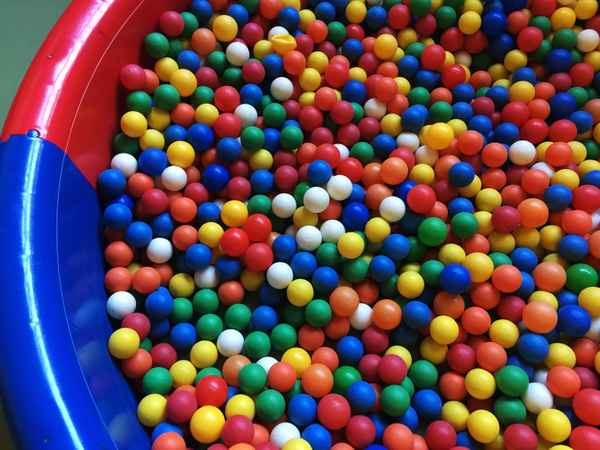 Ball-Spiel-Bad